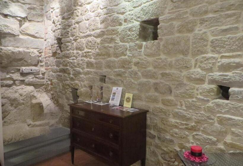 سوییت جونیور لوکس, La Corte Del Re