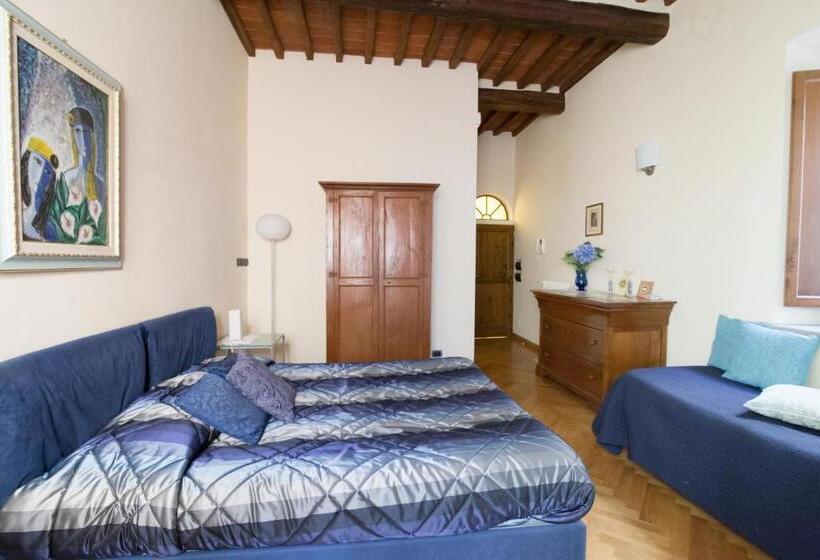 سوییت جونیور لوکس, La Corte Del Re