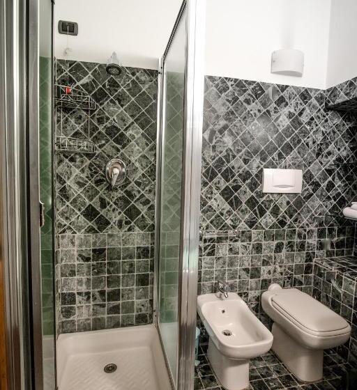 سوییت جونیور لوکس, La Corte Del Re