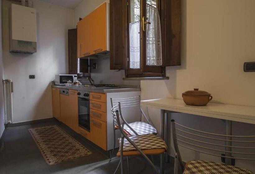 سوییت جونیور لوکس, La Corte Del Re