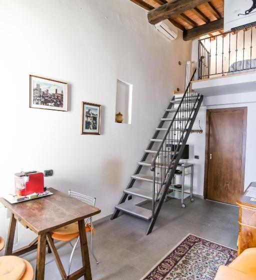 اتاق استاندارد, La Corte Del Re