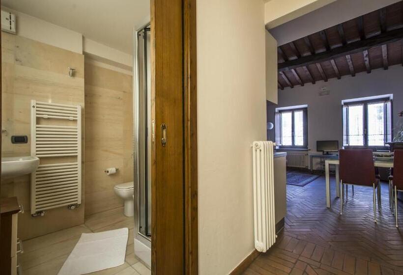 اتاق دوبلکس, La Corte Del Re