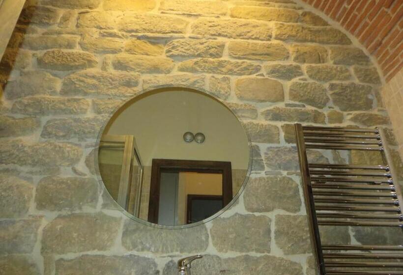 سوئیت با تخت بزرگ, La Corte Del Re