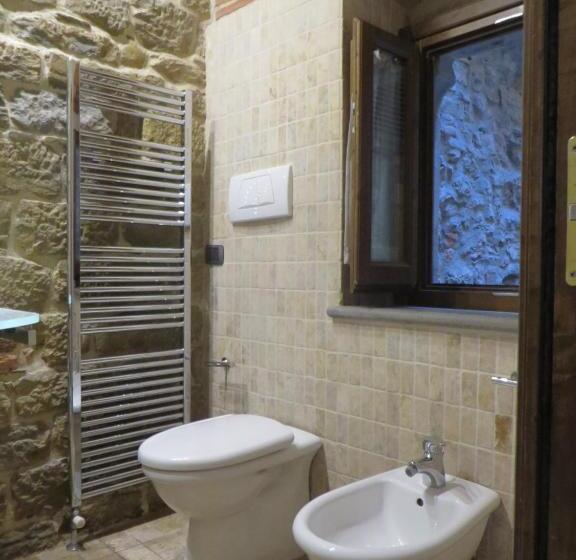 سوئیت با تخت بزرگ, La Corte Del Re