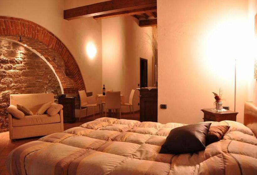 سوئیت با تخت بزرگ, La Corte Del Re