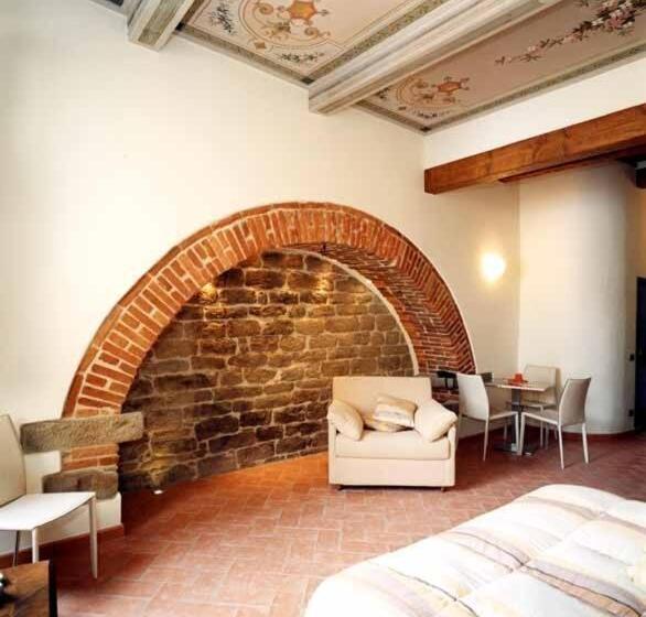 سوئیت با تخت بزرگ, La Corte Del Re