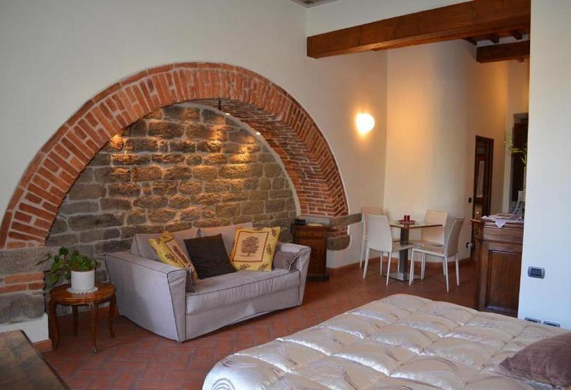 سوئیت با تخت بزرگ, La Corte Del Re