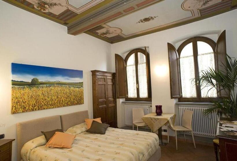 سوییت لوکس, La Corte Del Re