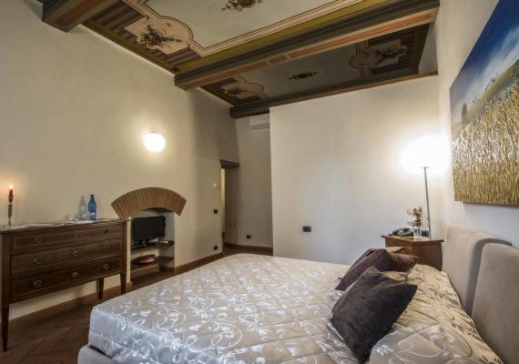 سوییت لوکس, La Corte Del Re