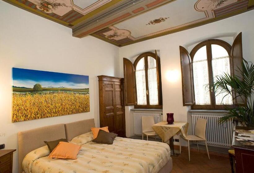 سوییت لوکس, La Corte Del Re