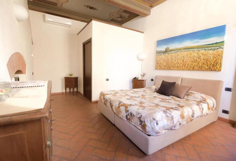 سوییت لوکس, La Corte Del Re