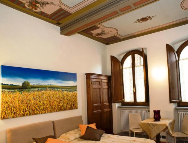 سوییت لوکس, La Corte Del Re