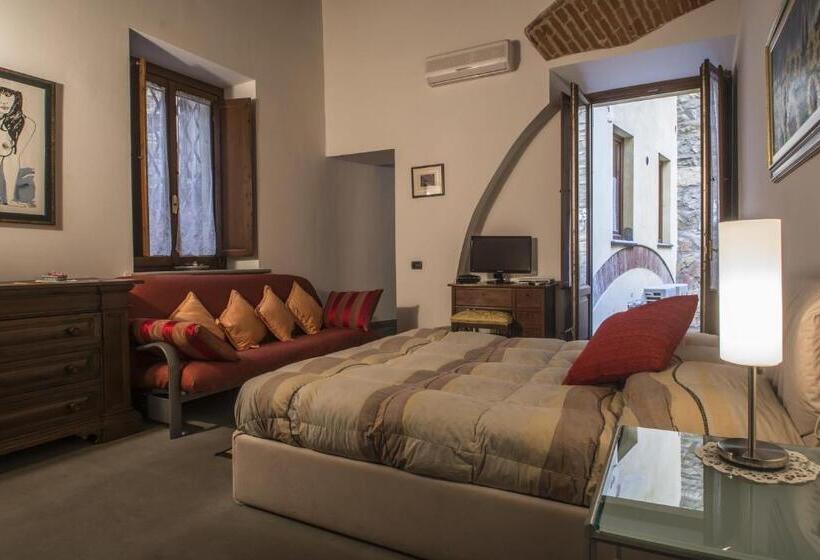 سوییت جونیور لوکس, La Corte Del Re