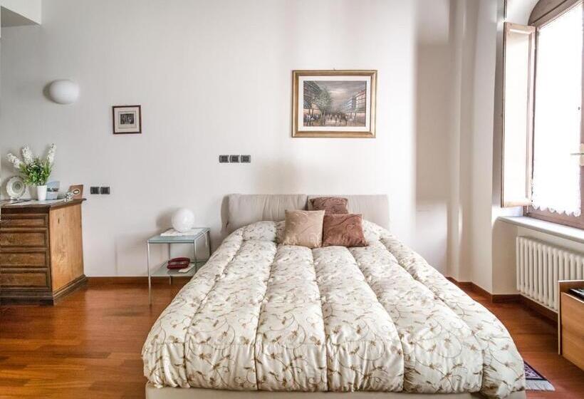 سوییت جونیور لوکس, La Corte Del Re