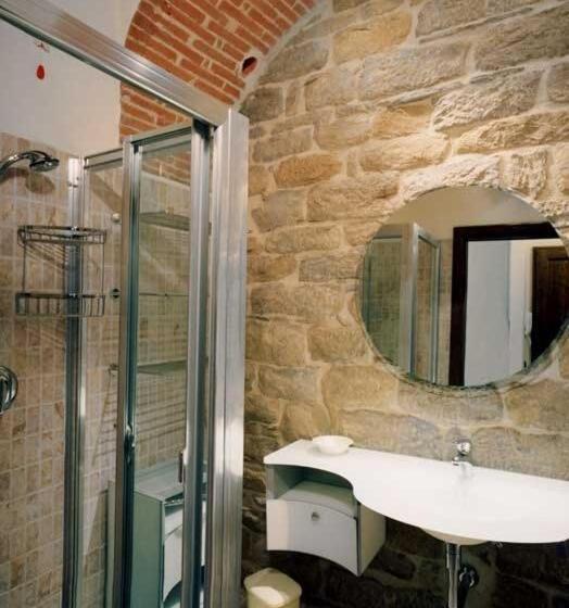 سوئیت با تخت بزرگ, La Corte Del Re