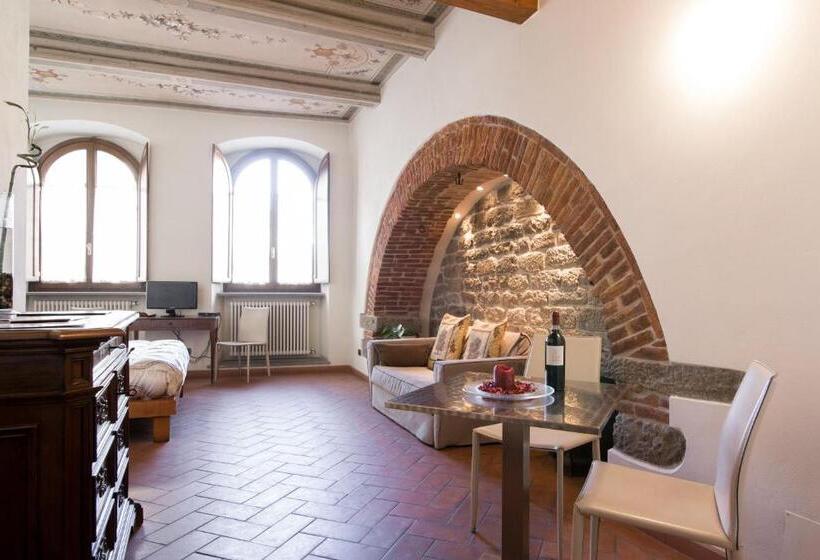 سوئیت با تخت بزرگ, La Corte Del Re