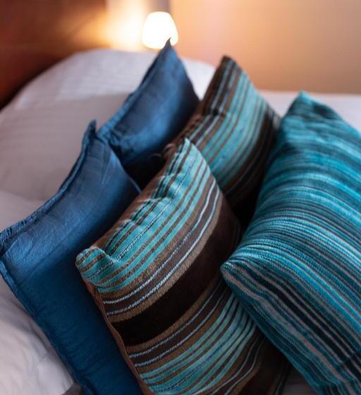 Номер Basic, St George Hotel Rochester Chatham