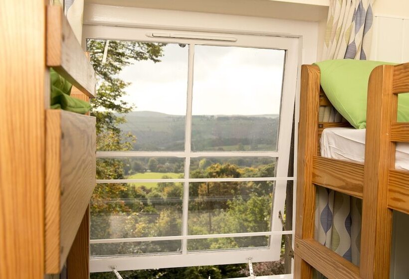 מיטה בחדר מעונות עם מקלחת משותפת, Yha Eyam   Hostel