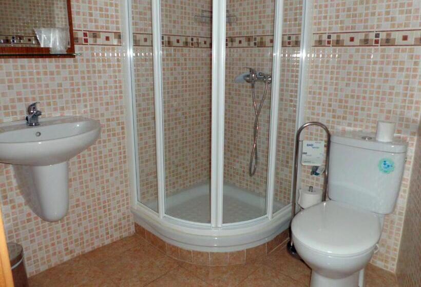 غرفة قياسية ثلاثية, Hostal Abastos