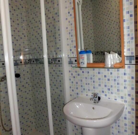 اتاق استاندارد سه نفره, Hostal Abastos