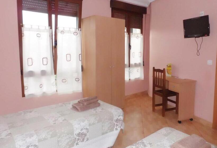 غرفة قياسية ثلاثية, Hostal Abastos