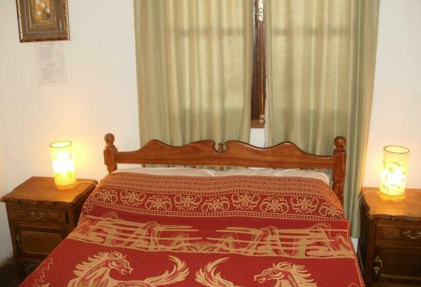 バス共有のスタンダードルーム, Hostal Rustyk