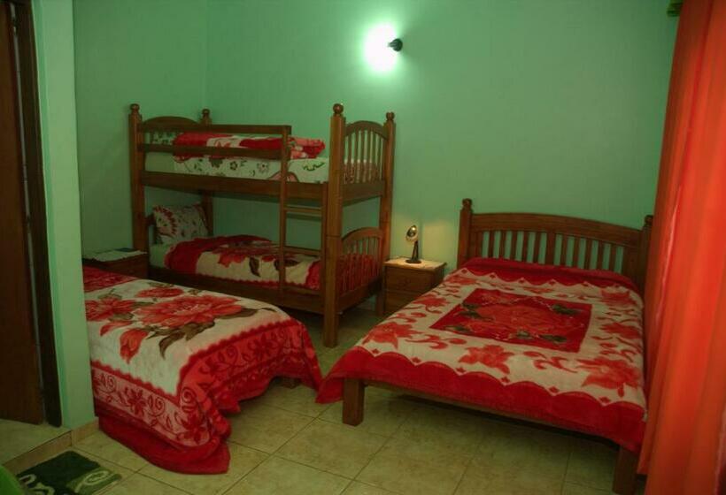 اتاق پنجتخته استاندارد, Hostel Peter Pan