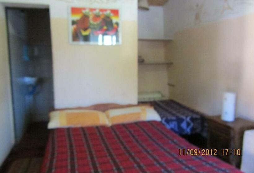 חדר סטנדרט לשלושה, Hostel Waira