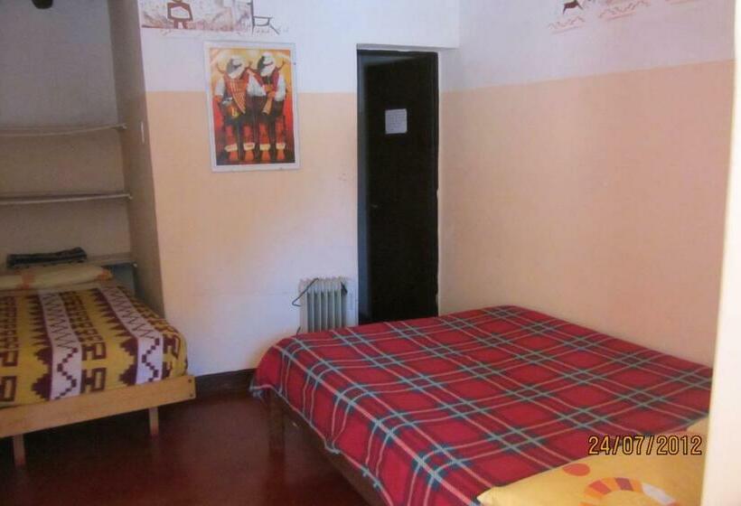 חדר סטנדרט לשלושה, Hostel Waira