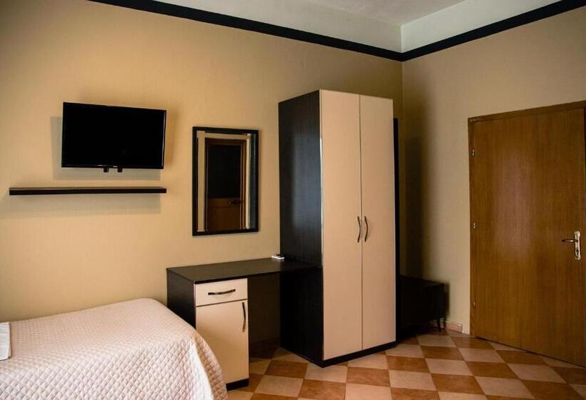 Pokój Standard Trzyosobowy, Blini