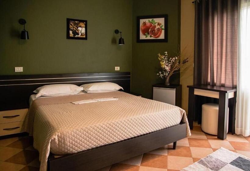 Pokój Standard Trzyosobowy, Blini