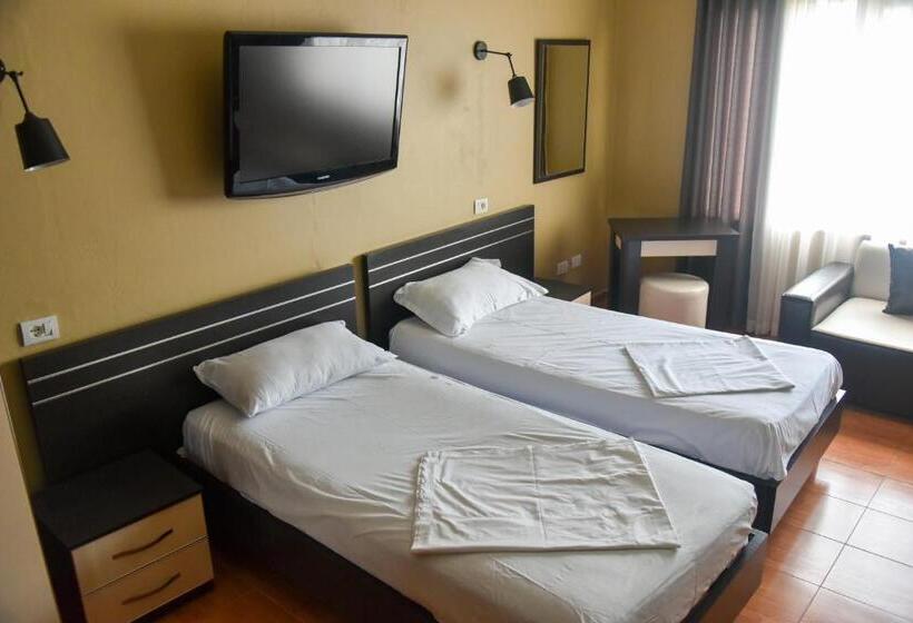 Pokój Czteroosobowy Standard, Blini