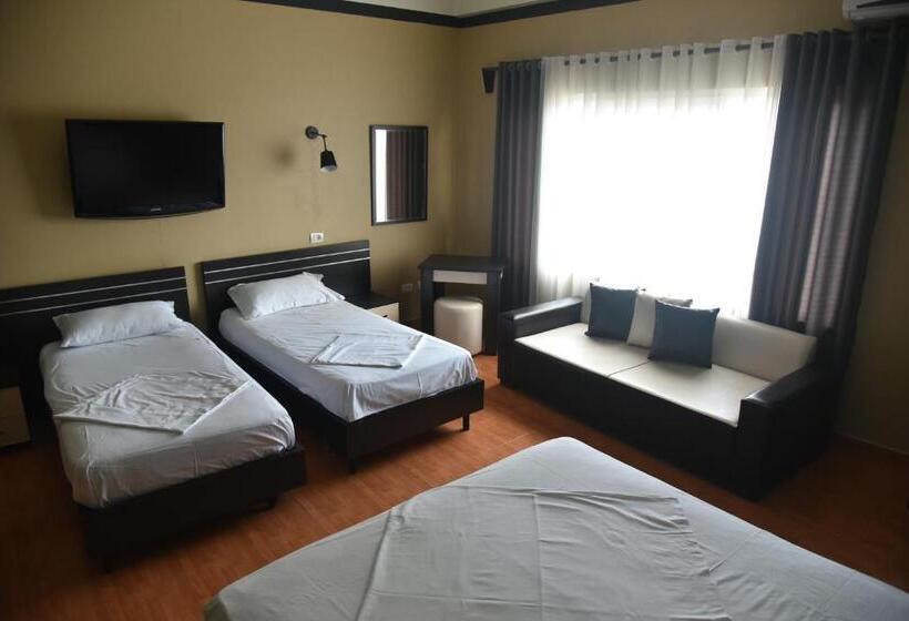 Pokój Czteroosobowy Standard, Blini