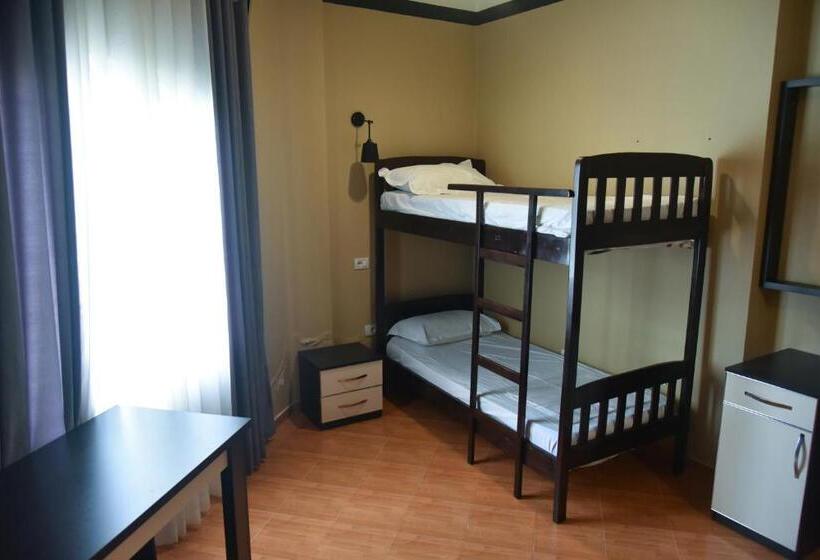 Pokój Czteroosobowy Standard, Blini