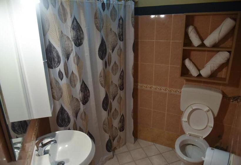 Pokój Czteroosobowy Standard, Blini