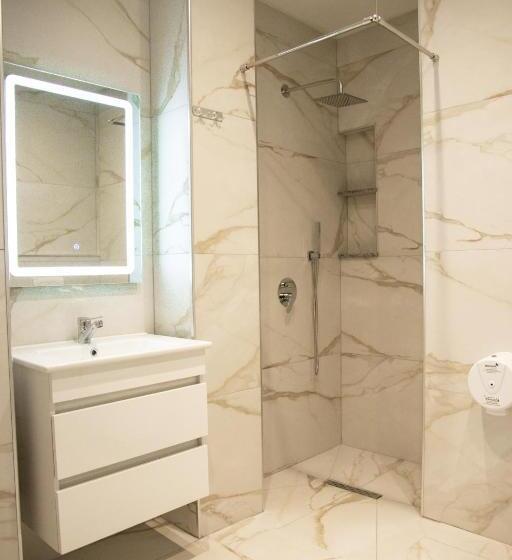 Pokój Deluxe, Blini