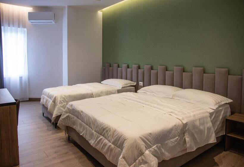 Pokój Deluxe Trzyosobowy, Blini