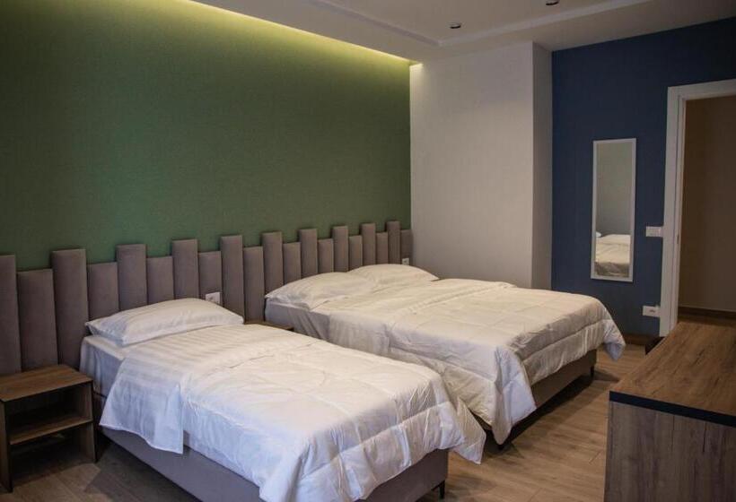 Pokój Deluxe Trzyosobowy, Blini