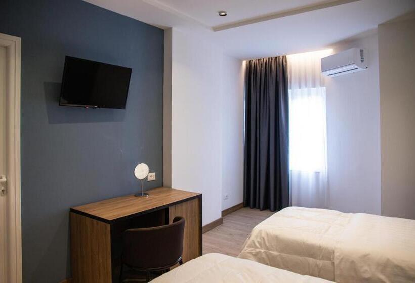 Pokój Deluxe Trzyosobowy, Blini