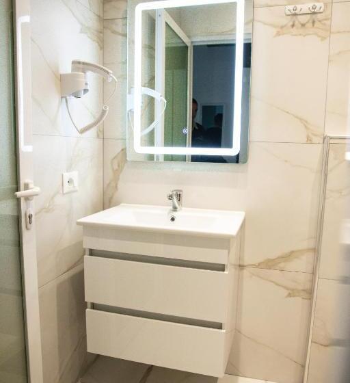 Pokój Deluxe Trzyosobowy, Blini