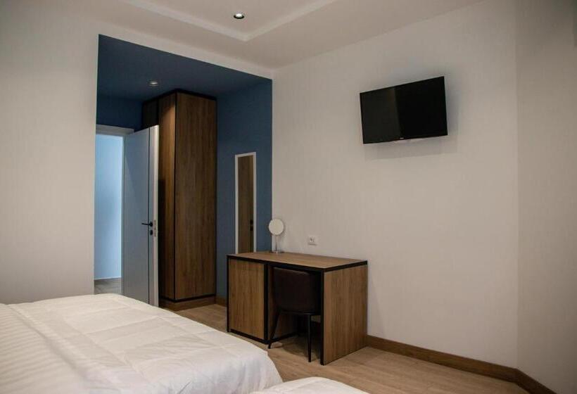 Pokój Deluxe Trzyosobowy, Blini