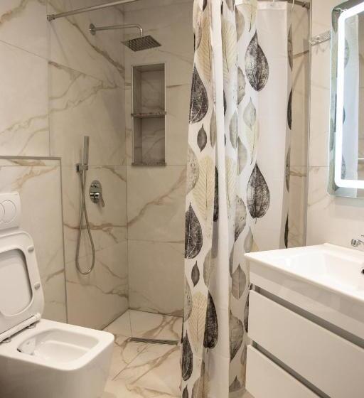 Pokój Czteroosobowy Deluxe, Blini