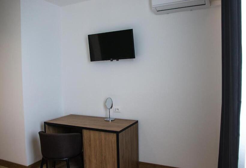 Pokój Deluxe, Blini