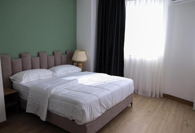 Pokój Deluxe, Blini