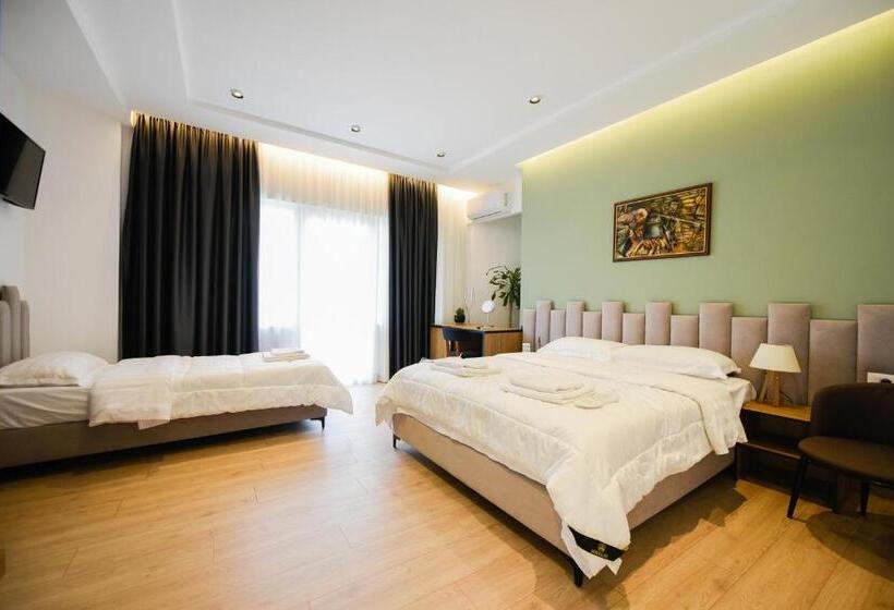 Pokój Standard Trzyosobowy, Blini