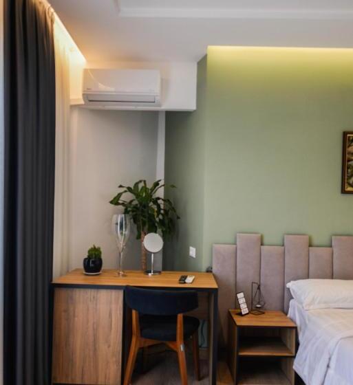 Pokój Standard Trzyosobowy, Blini