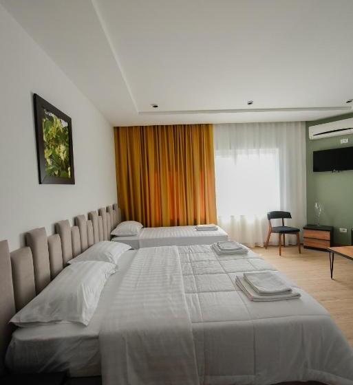 Pokój Czteroosobowy Standard, Blini