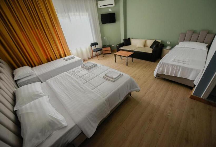 Pokój Czteroosobowy Standard, Blini