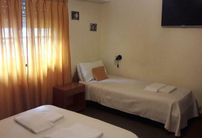 スタンダードトリプルルーム, De Cine Las Golondrinas