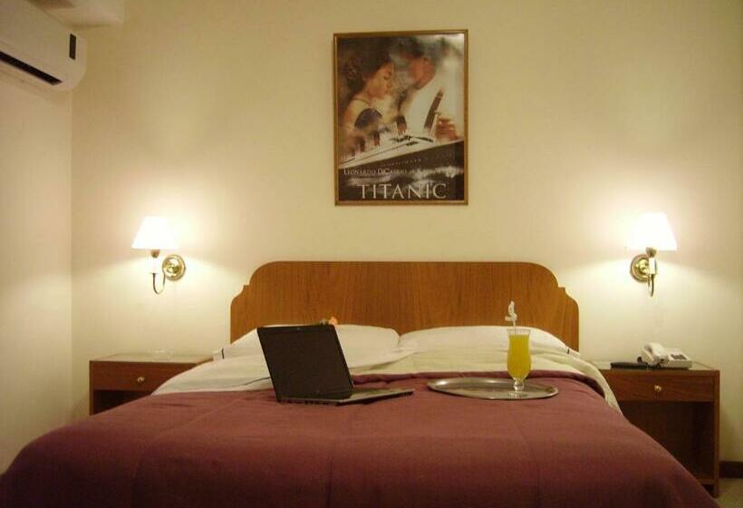 スタンダードルーム, De Cine Las Golondrinas